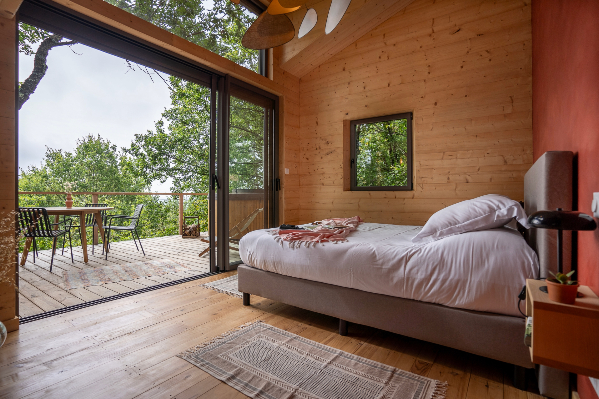 Cabane dans les arbres accessible PMR en Lot-et-Garonne